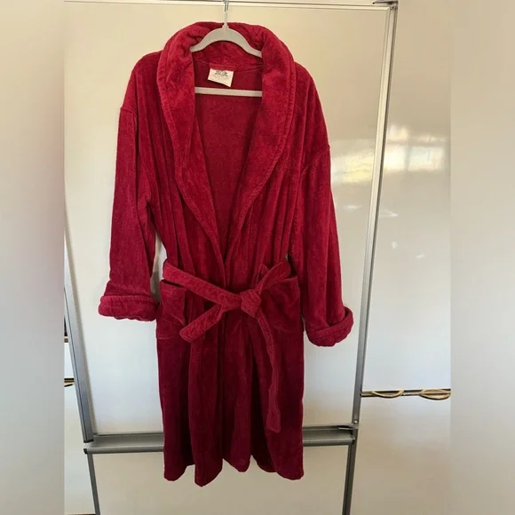 Donald Trump Maroon
Bathrobe actually from Trump Plaza NYC - Picture 1 of 4